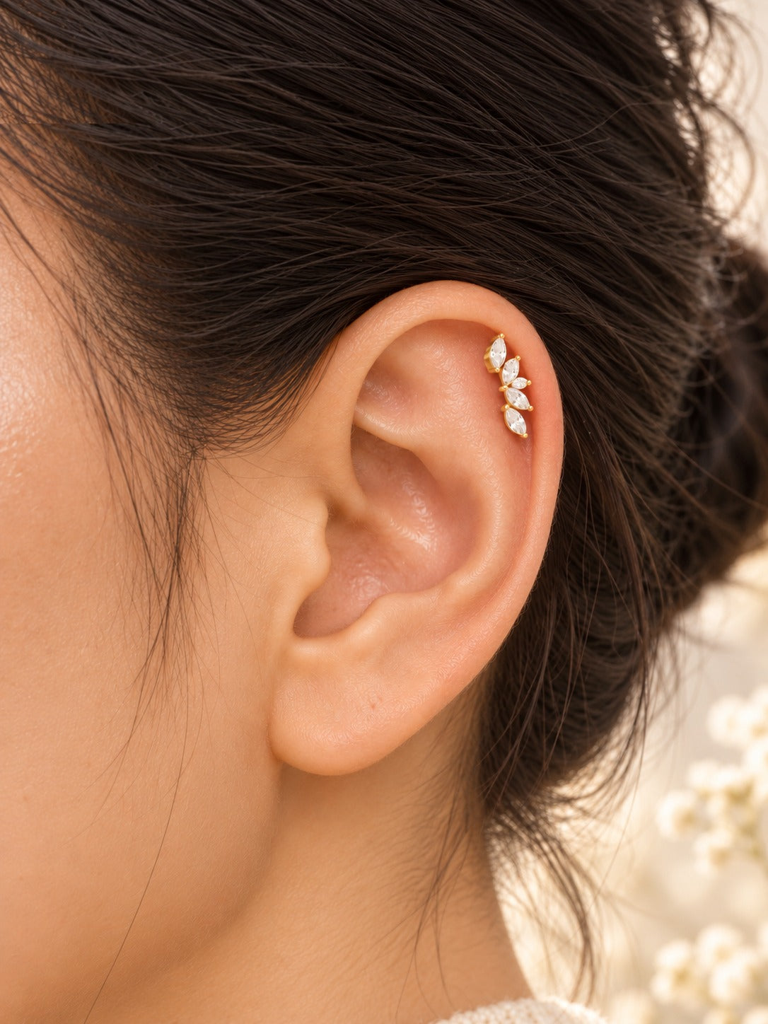 Susan flat back stud in a flat piercing