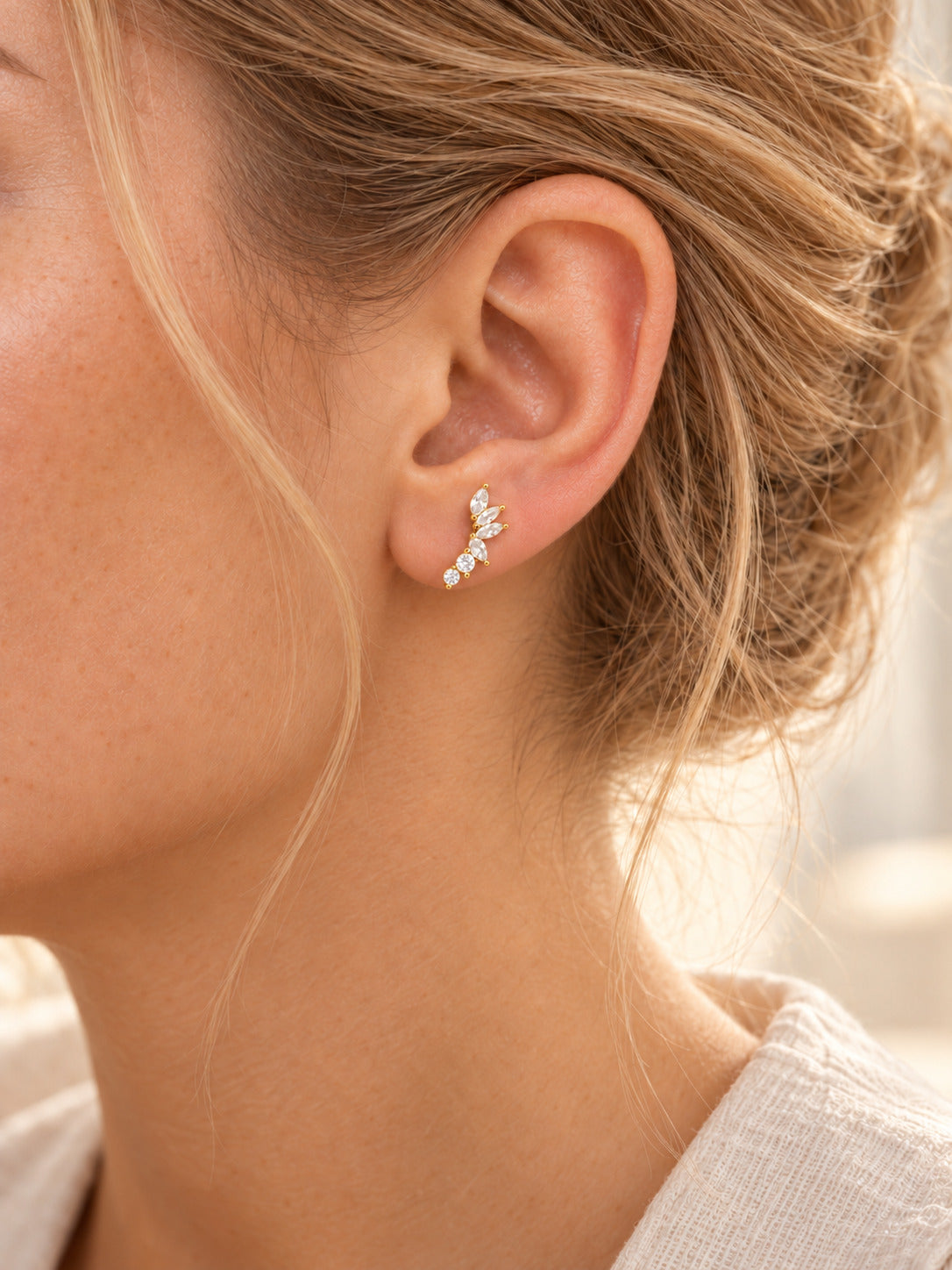 Amanda flat back stud in a lobe piercing